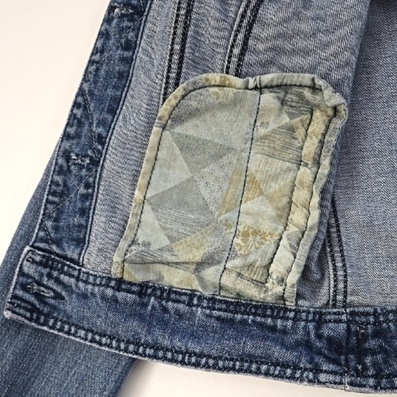 American Eagle Women's Classic Denim Jacket Button Down Faded Blue Wash Size M - Picture 7 of 15